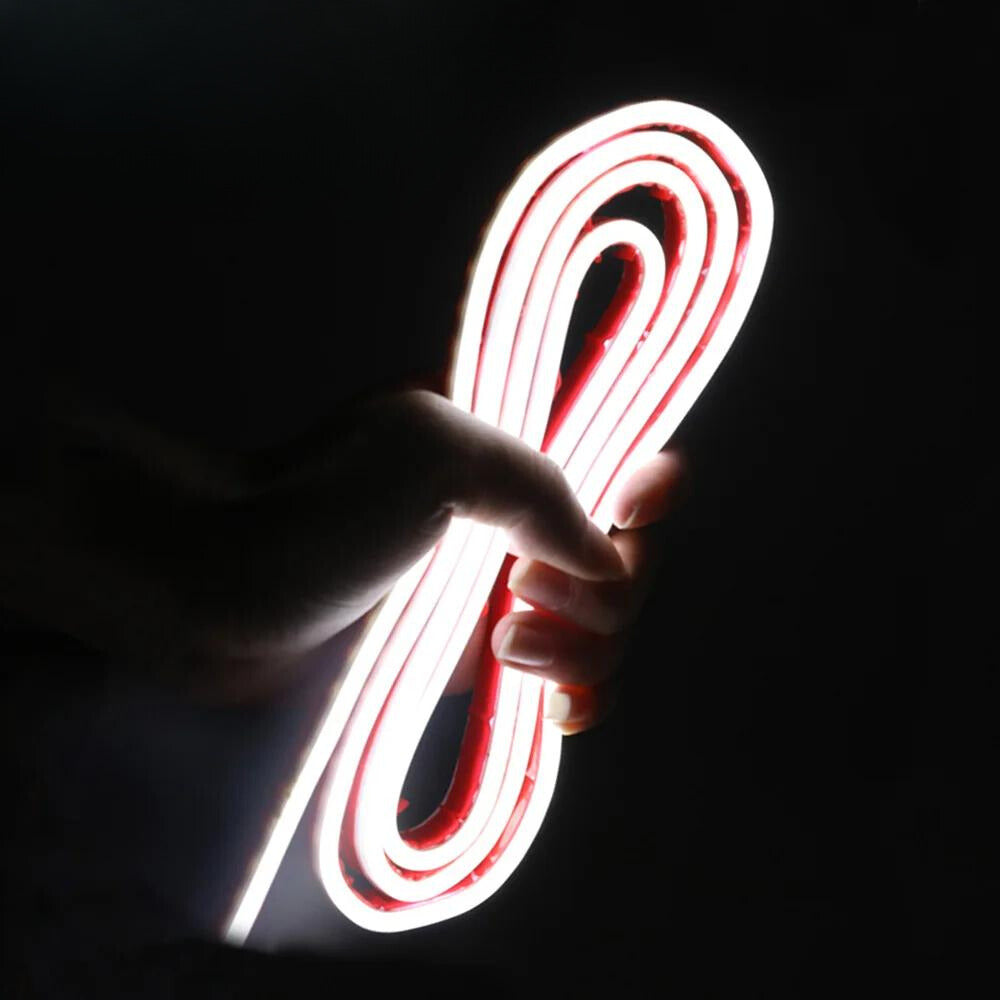 Bandă luminoasă capot mașină