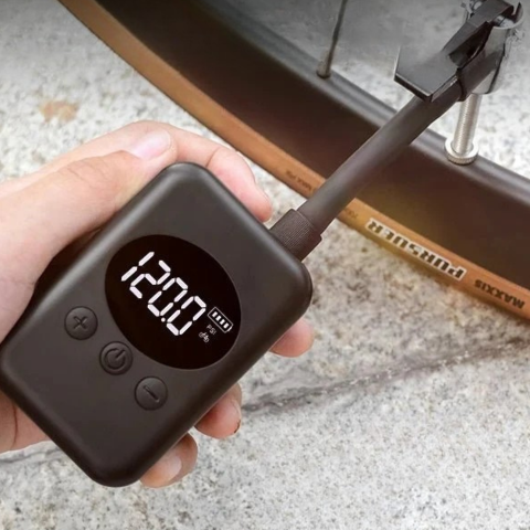 自転車用ミニポンプ 150PSI — コンパクトで持ち運びが簡単