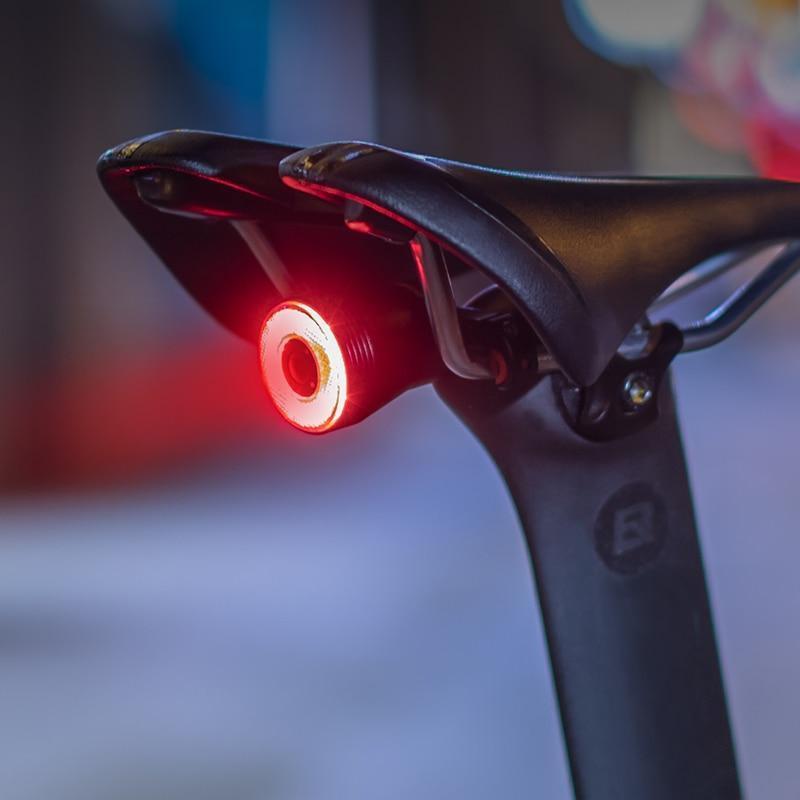 LEDリアライト、インテリジェントブレーキセンサー付き — 都市部やスポーツに最適 