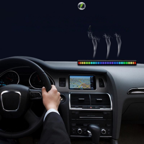 Difuzér vůní Auto – LED osvětlení a čerstvost na palubě 