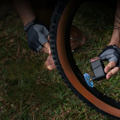 Pompa Electrică Portabilă pentru Bicicletă — Puternică și Compactă 