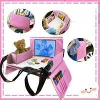 子供用自動車シートのための旅行用トレイ — 快適さと収納が統合されています 